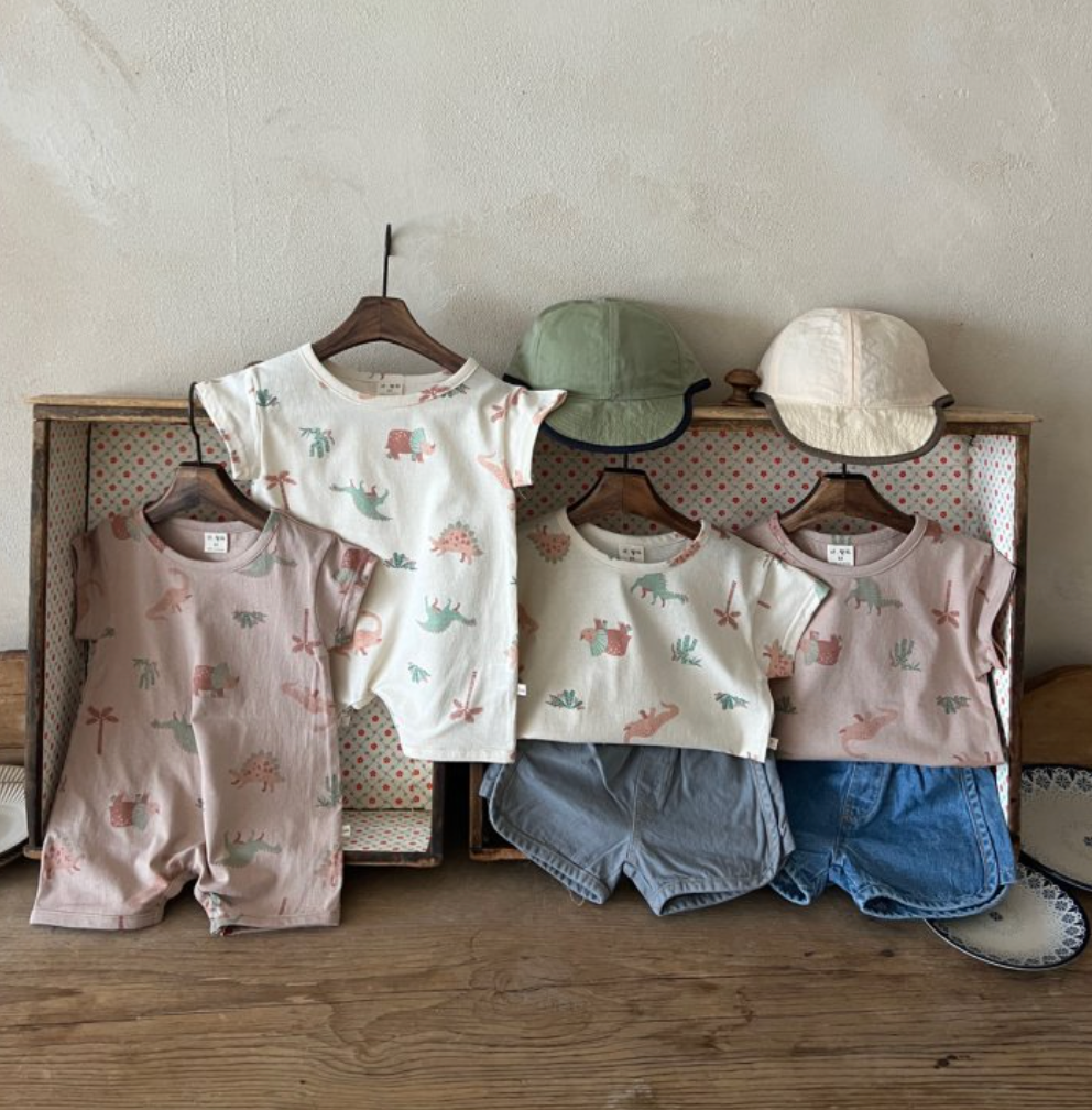 High quality newborn and baby garments and goods in fun, timeless and neutral colors and patterns. Cotton and gender neutral baby onesies, baby tops, baby bottoms, baby home goods and baby shower and baby gifts from best Scandinavian and South Korean brands with fast delivery and gift wrapping delivered in the US