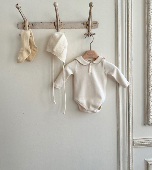 High quality newborn and baby garments and goods in fun, timeless and neutral colors and patterns. Cotton and gender neutral baby onesies, baby tops, baby bottoms, baby home goods and baby shower and baby gifts from best Scandinavian and South Korean brands with fast delivery and gift wrapping delivered in the US