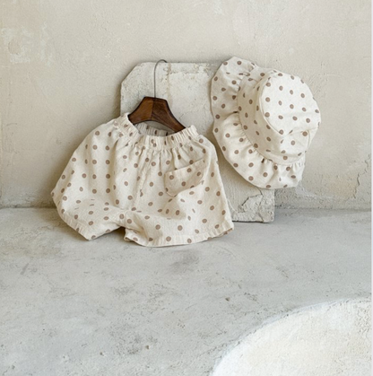 High quality newborn and baby garments and goods in fun, timeless and neutral colors and patterns. Cotton and gender neutral baby onesies, baby tops, baby bottoms, baby home goods and baby shower and baby gifts from best Scandinavian and South Korean brands with fast delivery and gift wrapping delivered in the US