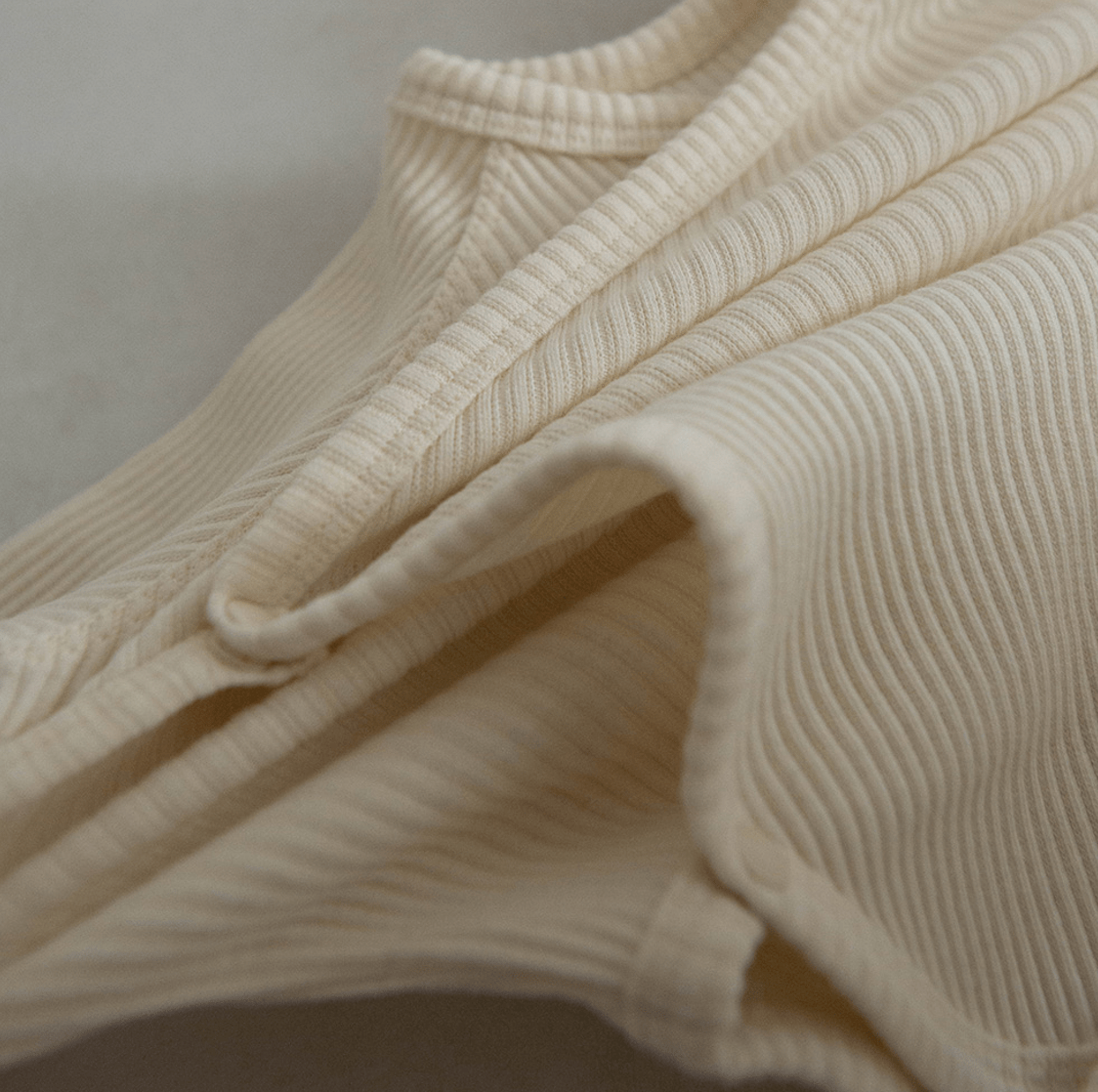 longsleeve ribbed onesie w.caps - daon ivory - Peekaboo - 